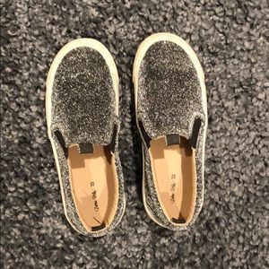 Zara girls’ metallic grey slipon sneaks sz2/Eu 33
